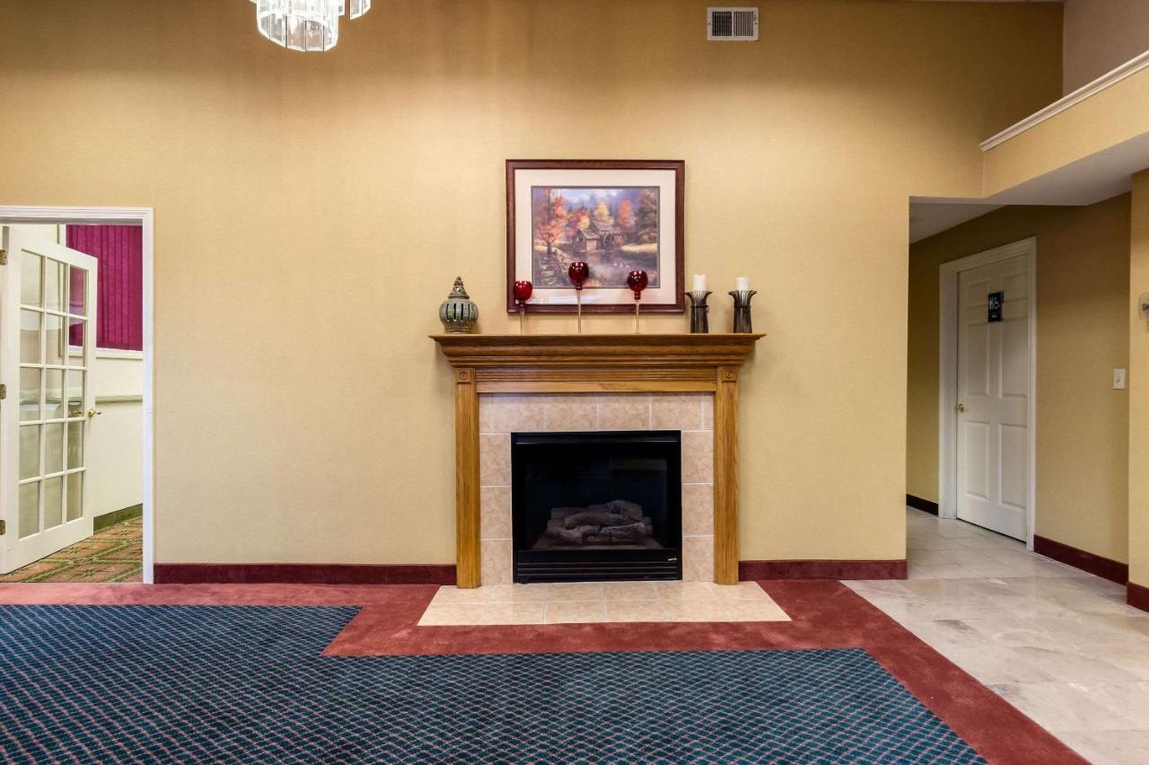 Towneplace Suites By Marriott Hadley Amherst Esterno foto